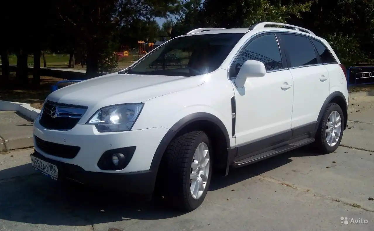 Фото автомобиля OPEL ANTARA, 2013 — госномер Х255ЕВ196. Цвет: Белый
