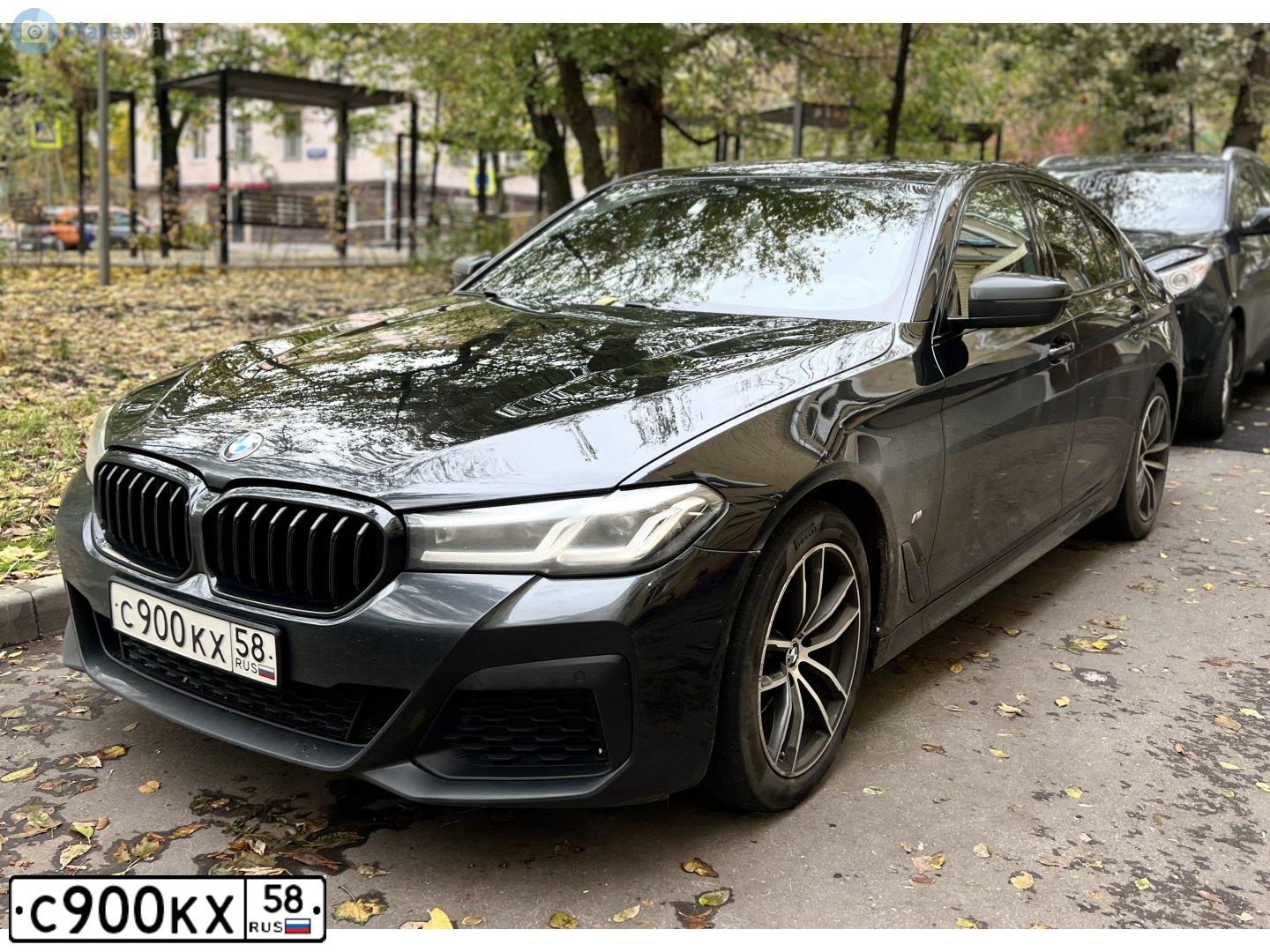Фото автомобиля BMW 520D, 2021 — госномер Т695ВУ550. Цвет: ЧЕРНЫЙ