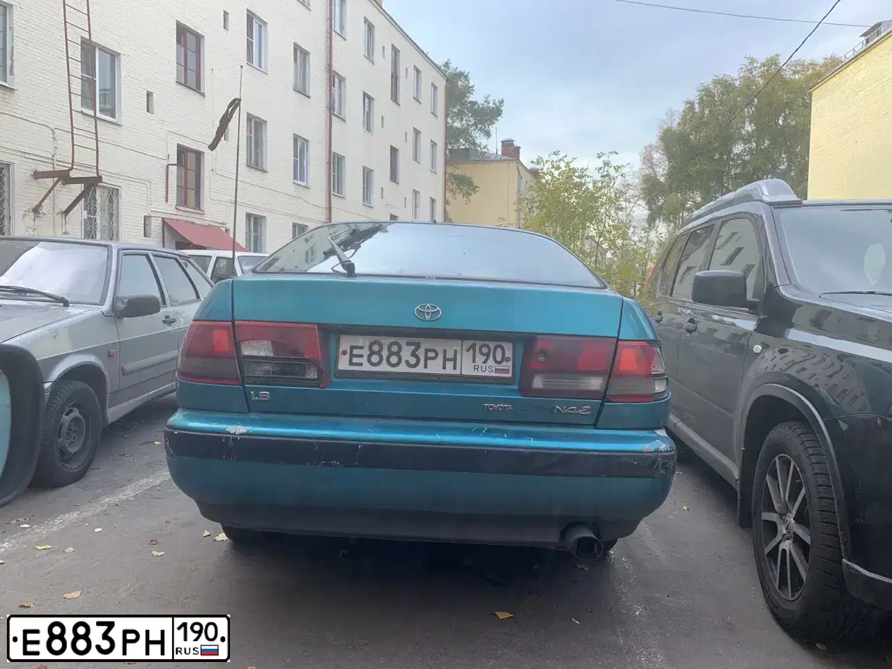 Фото автомобиля TOYOTA CARINA, 1997 — госномер Е883РН190. Цвет: ЗЕЛЕНЫЙ