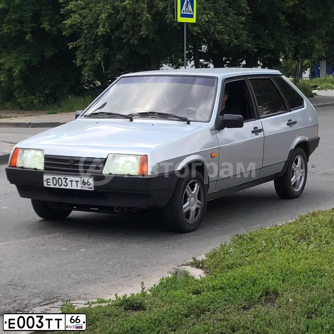 Фото автомобиля LADA 2109 SAMARA, 2001 — госномер Е003ТТ66. Цвет: СЕРО-ГОЛУБОЙ