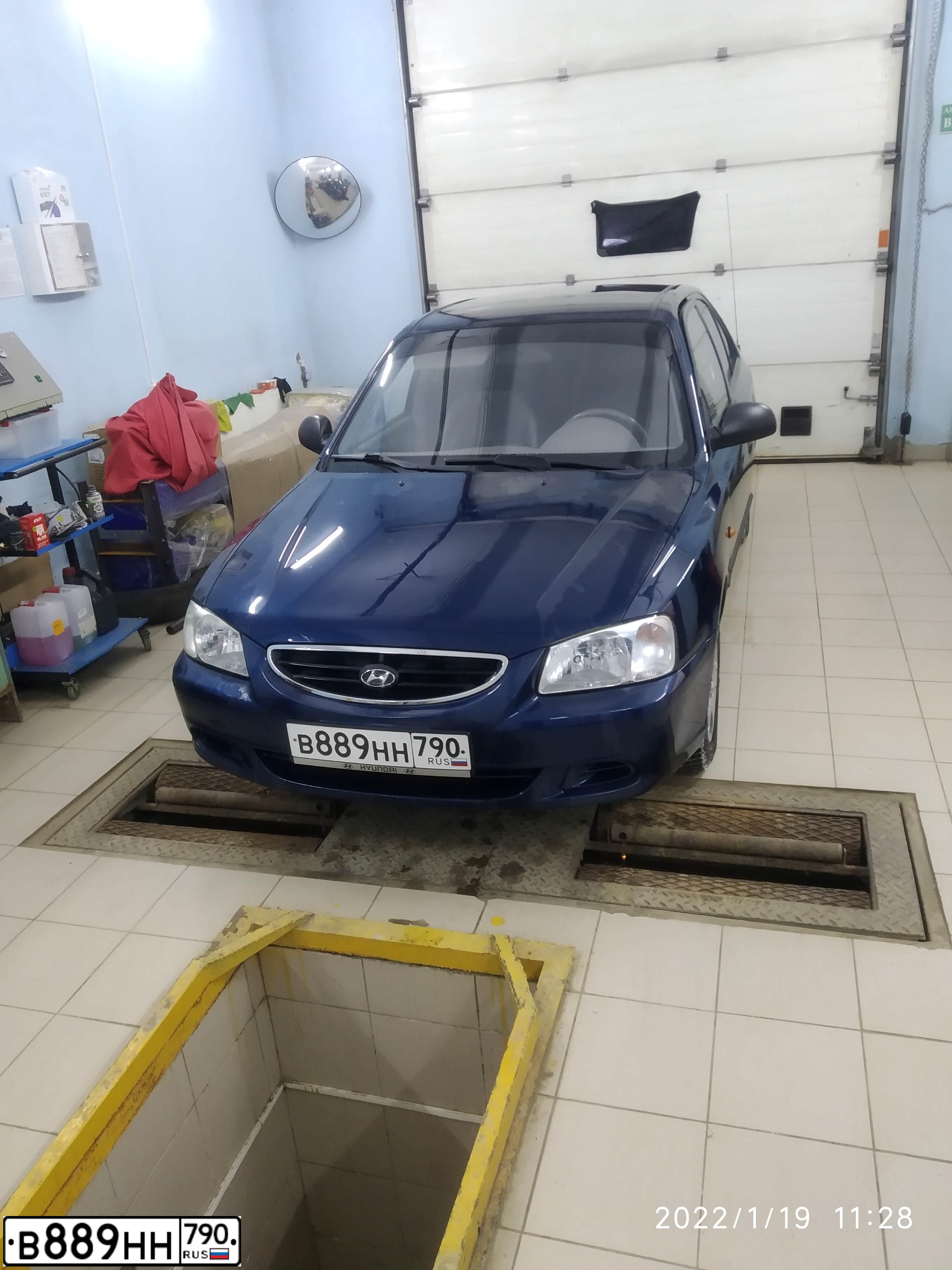Фото автомобиля TAGAZ ACCENT, 2008 — госномер В889НН790. Цвет: синий