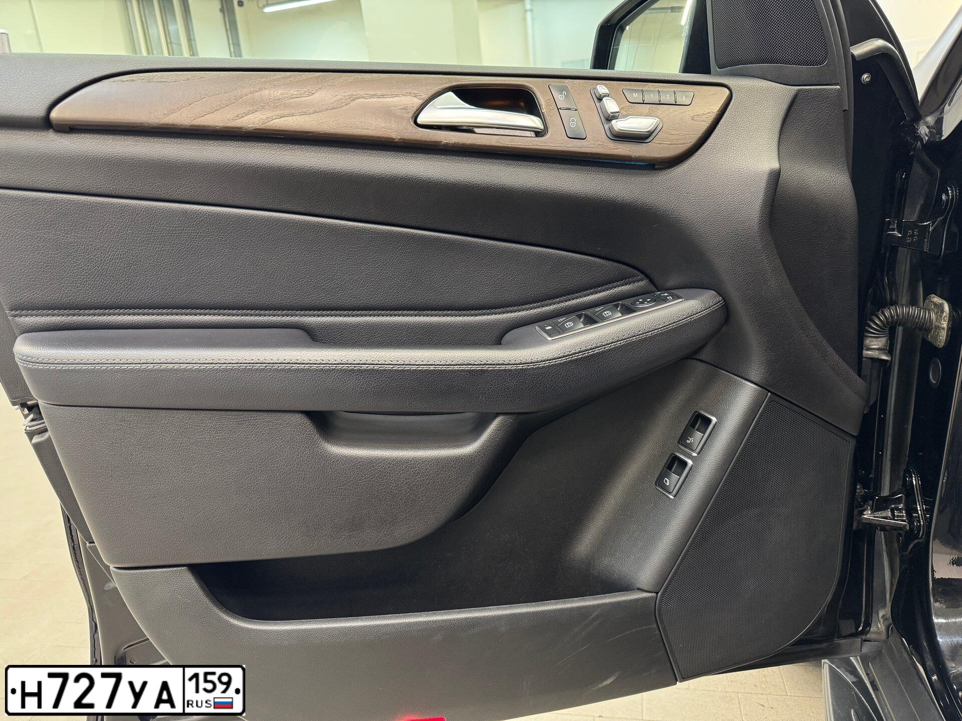 Фото автомобиля MERCEDES-BENZ GLS350D, 2016 — госномер Е337ОТ147