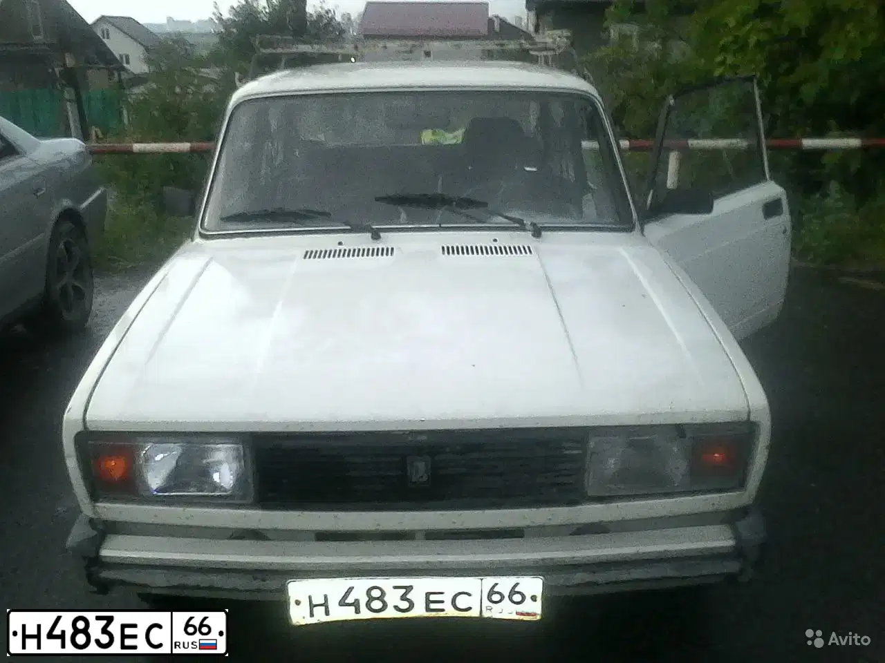 Фото автомобиля LADA 2105, 1990 — госномер Н483ЕС66. Цвет: БЕЛЫЙ