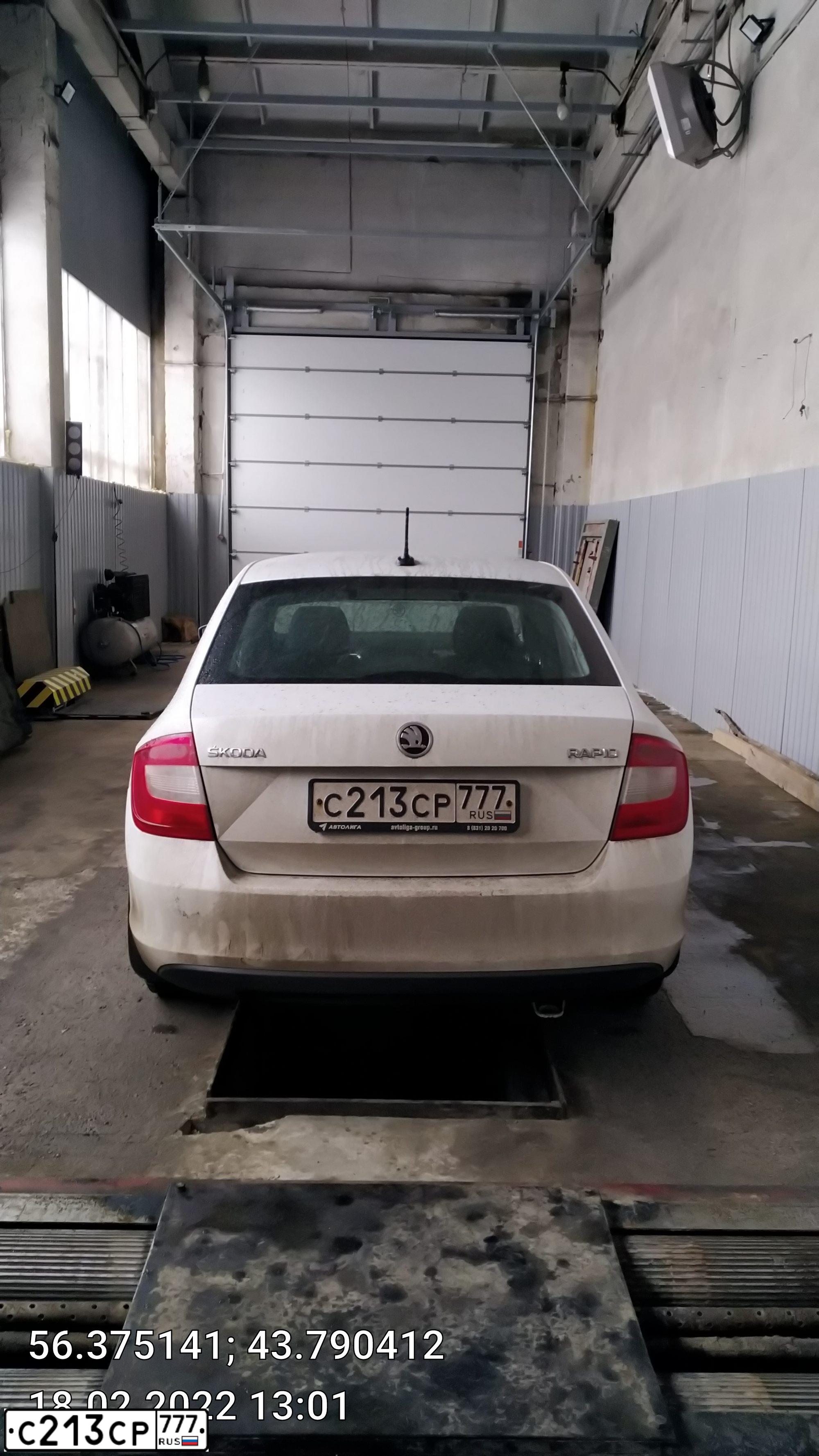 Фото автомобиля SKODA RAPID, 2017 — госномер Т305НТ152. Цвет: Белый