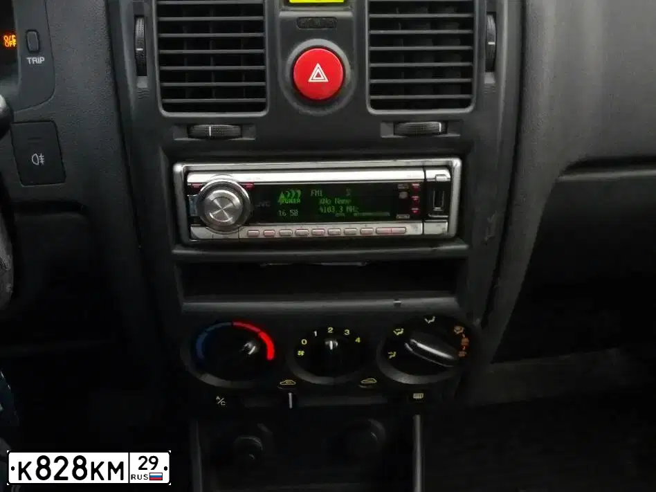Фото автомобиля VOLKSWAGEN TRANSPORTER, 2010 — госномер К828УМ29. Цвет: синий