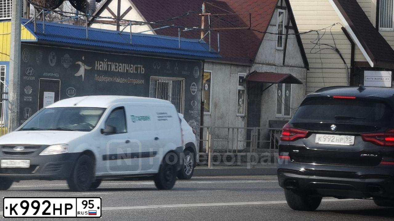 Фото автомобиля BMW X3, 2019 — госномер Е111МА761. Цвет: ЧЕРНЫЙ