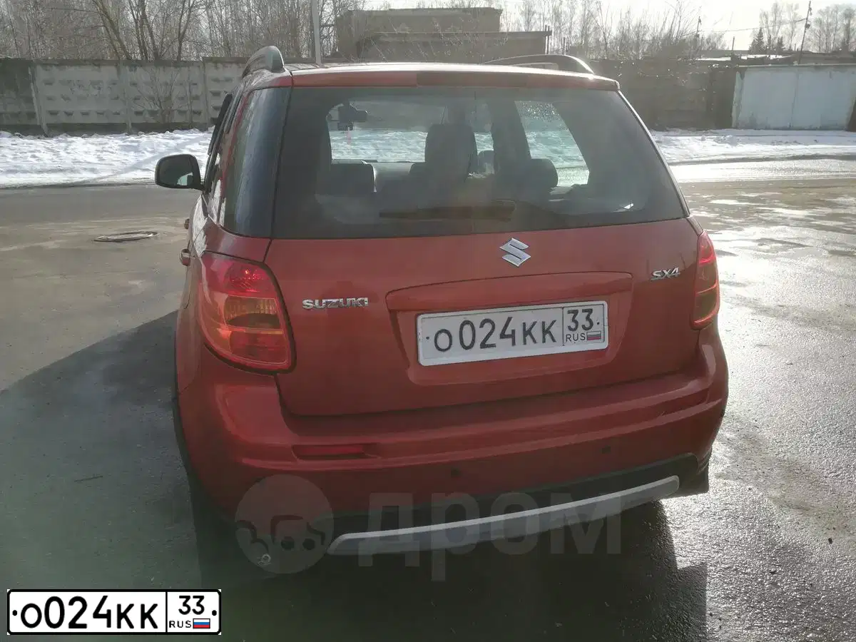 Фото автомобиля SUZUKI SX 4, 2010 — госномер К868СЕ154. Цвет: ОРАНЖЕВЫЙ