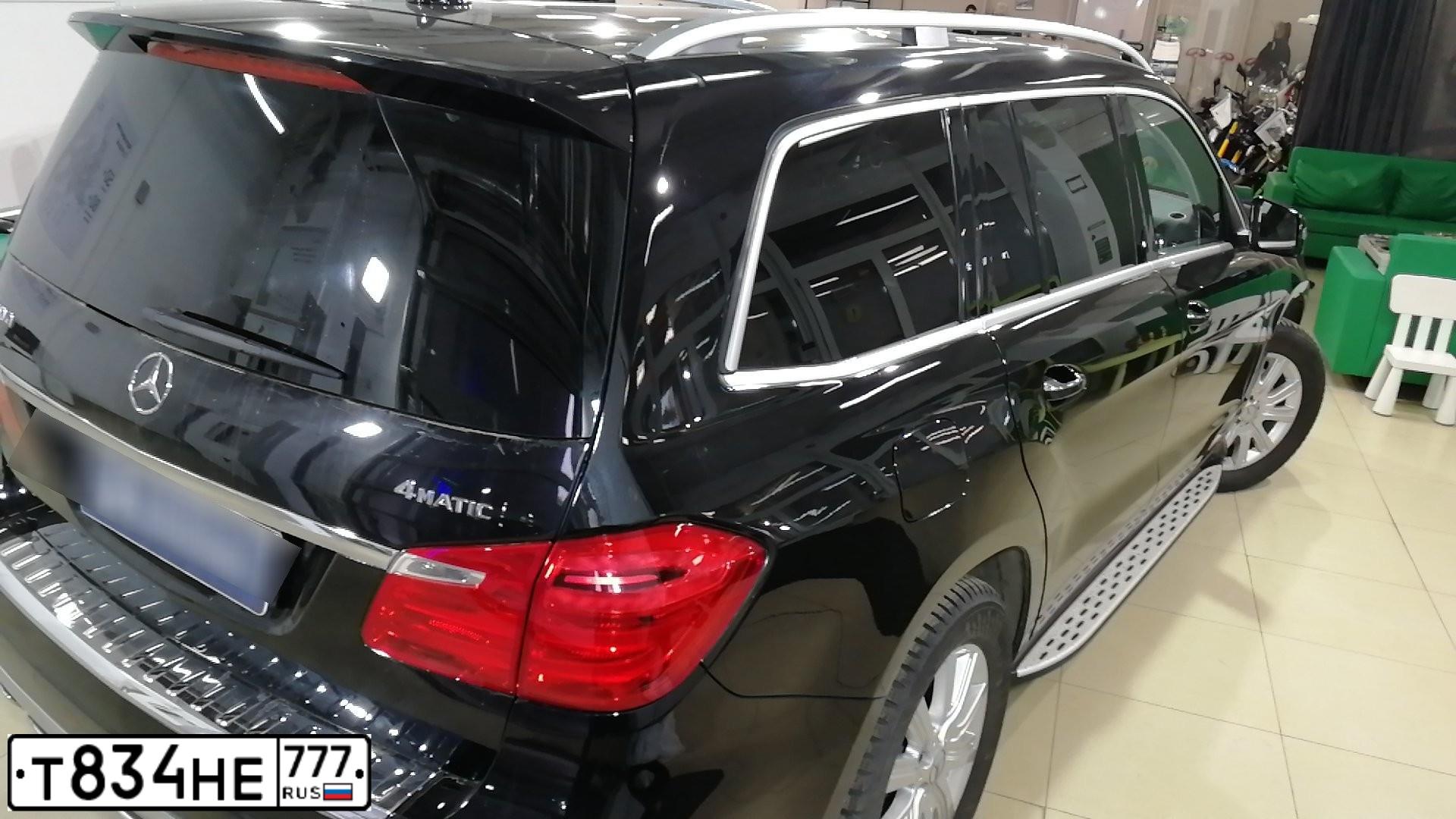 Фото автомобиля MERCEDES GL-KLASSE, 2014 — госномер Е427УН799. Цвет: ЧЕРНЫЙ