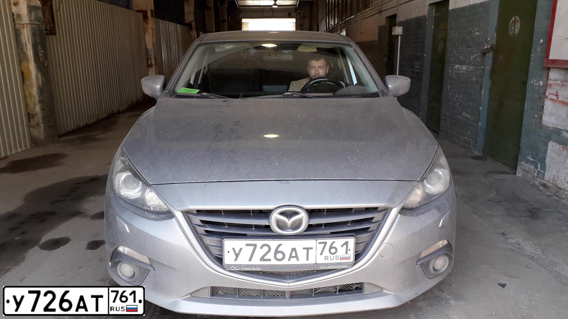 Фото автомобиля MAZDA 3, 2015 — госномер О673ОТ777. Цвет: Серебристый