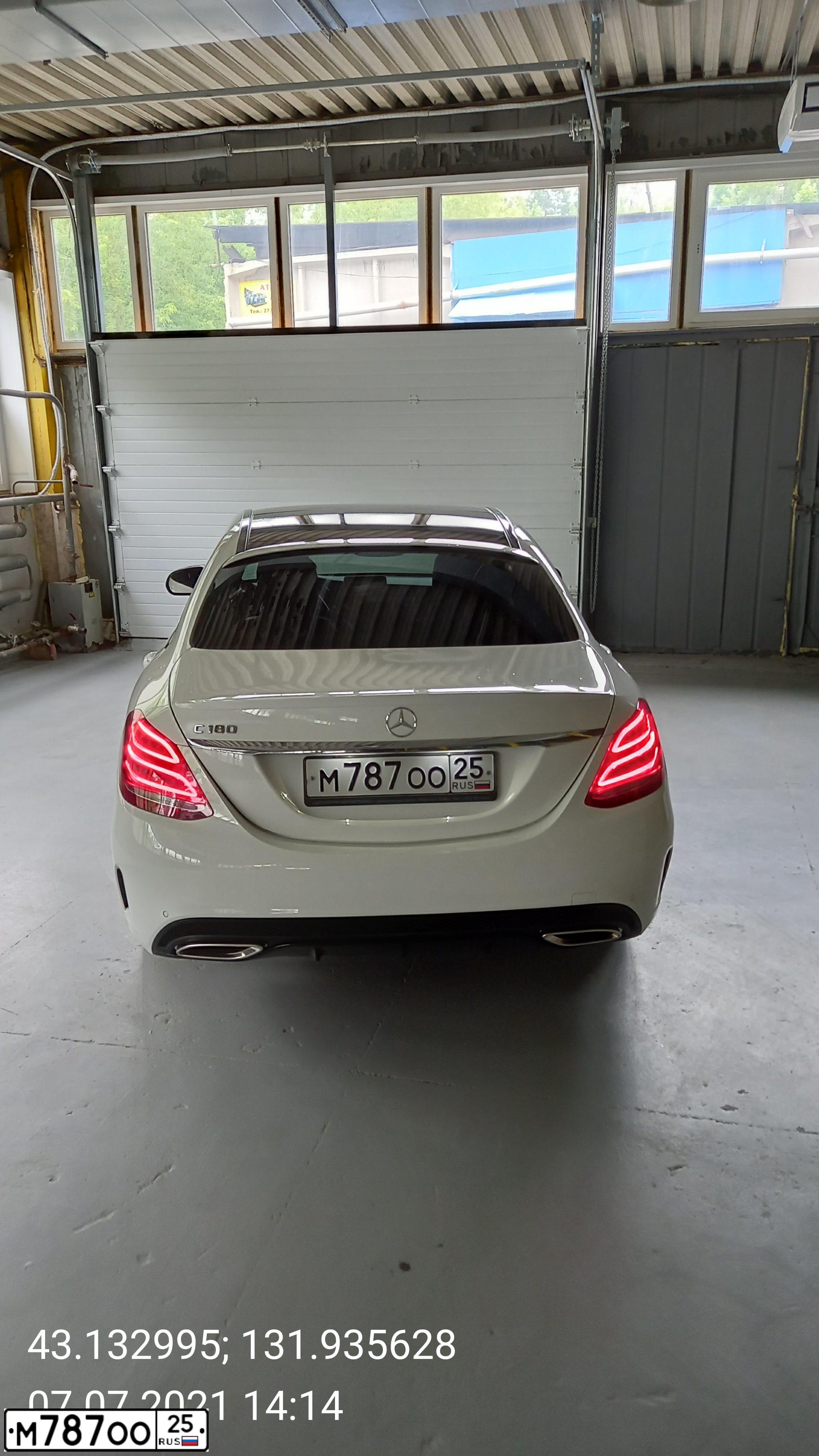 Фото автомобиля LEXUS LX, 2010 — госномер Н011НТ72. Цвет: Серебристый