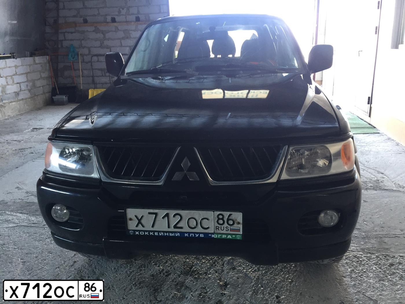 Фото автомобиля MITSUBISHI PAJERO SPORT, 2006 — госномер Х712ОС86. Цвет: ЧЕРНЫЙ
