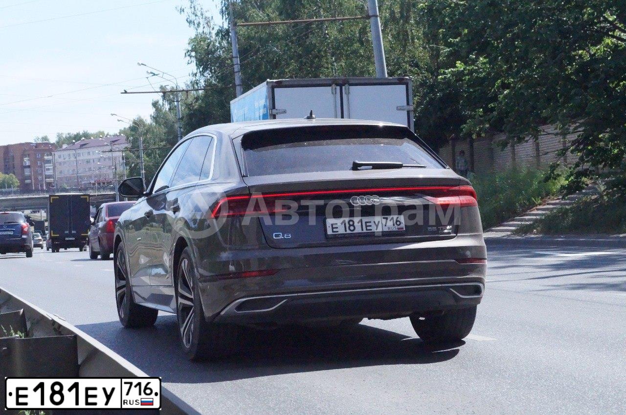 Фото автомобиля AUDI Q8, 2019 — госномер Е181ЕУ716. Цвет: Коричневый