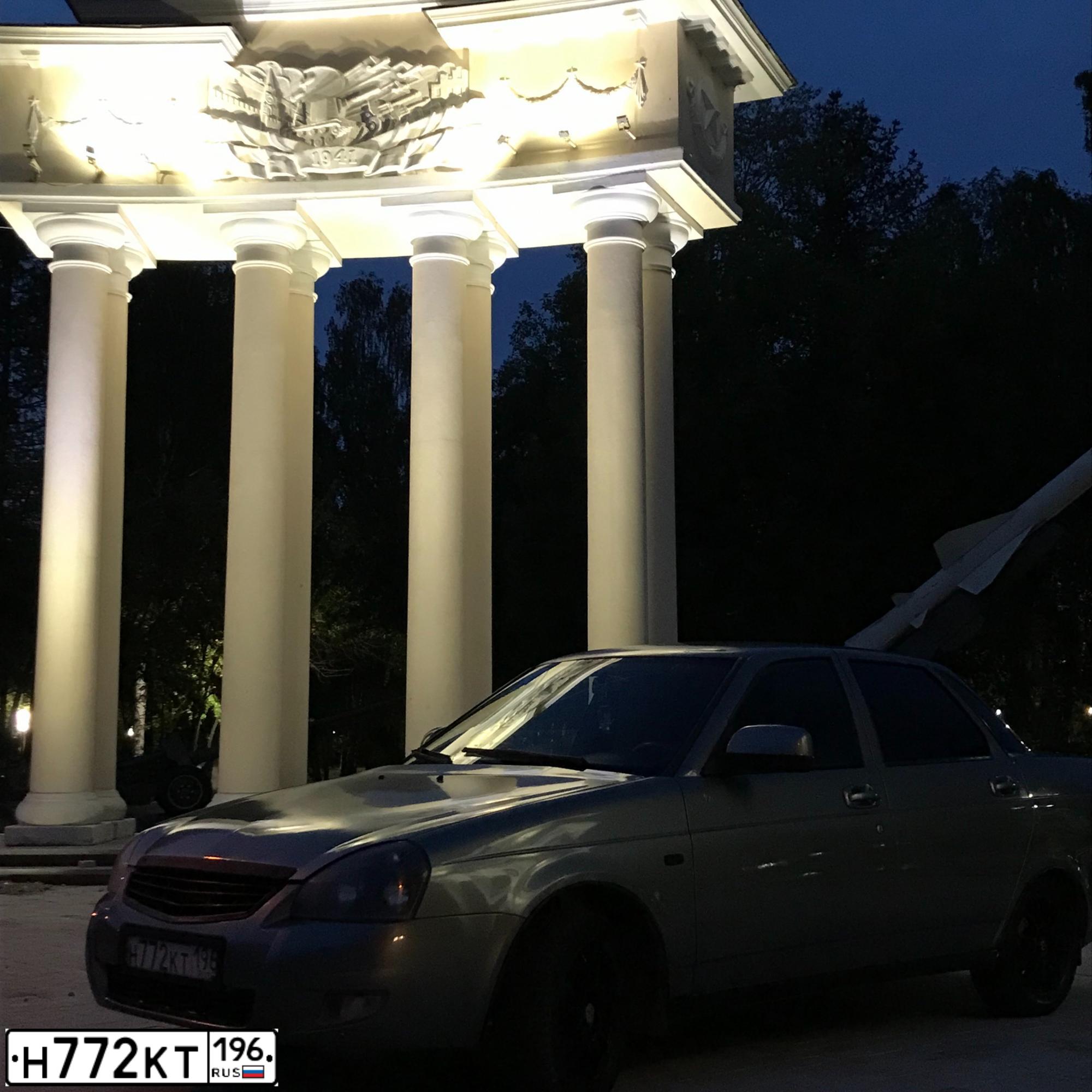 Фото автомобиля LADA 217030 LADA PRIORA, 2010 — госномер С495КА196. Цвет: СЕРО-ЗЕЛЕНЫЙ