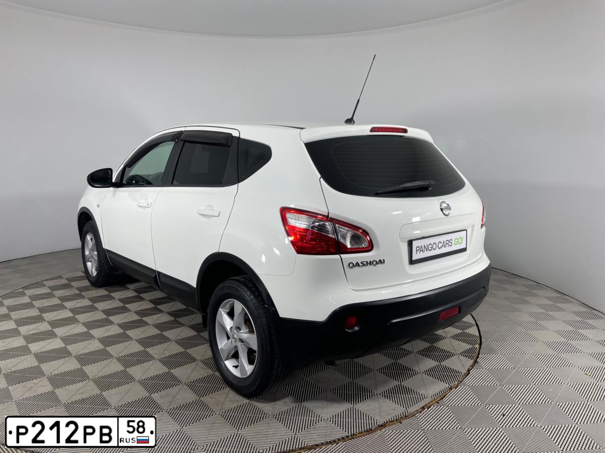 Фото автомобиля NISSAN QASHQAI, 2012 — госномер Р212РВ58. Цвет: Белый