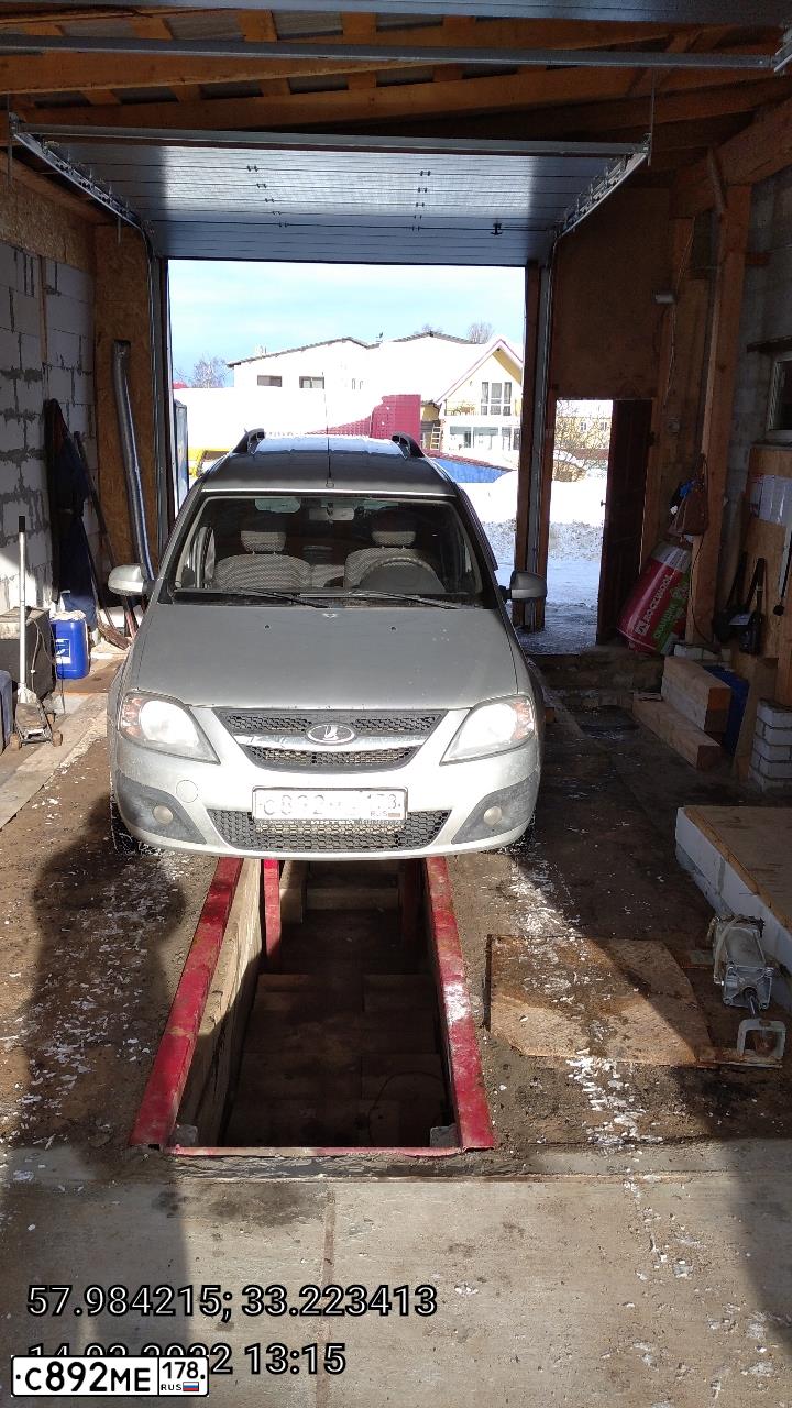 Фото автомобиля LADA LARGUS, 2014 — госномер К801АК53. Цвет: Серебристый