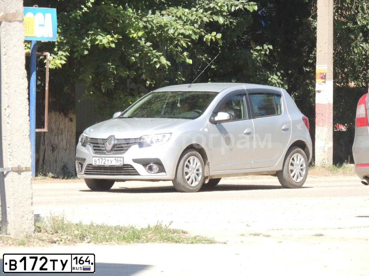 Фото автомобиля RENAULT SANDERO, 2020 — госномер В172ТУ164. Цвет: СЕРЫЙ