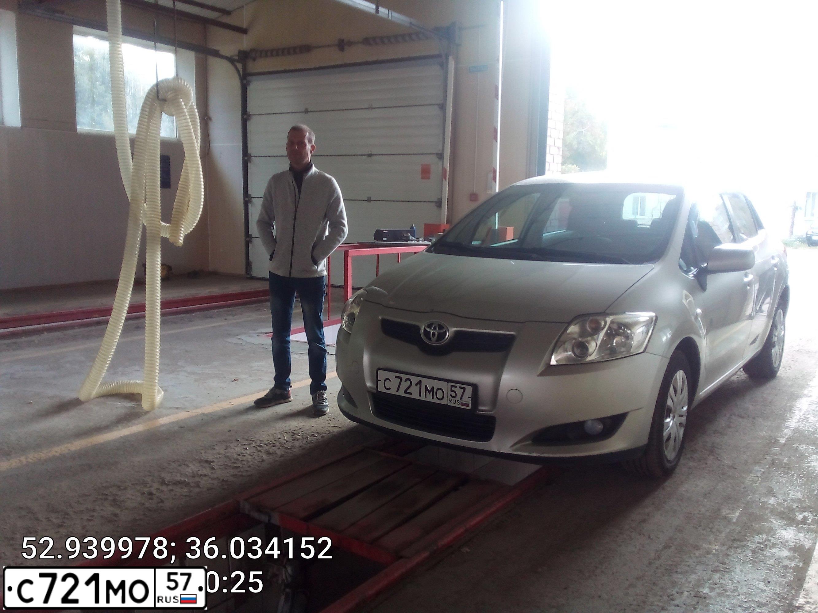 Фото автомобиля TOYOTA AURIS, 2007 — госномер С721МО57. Цвет: Серебристый