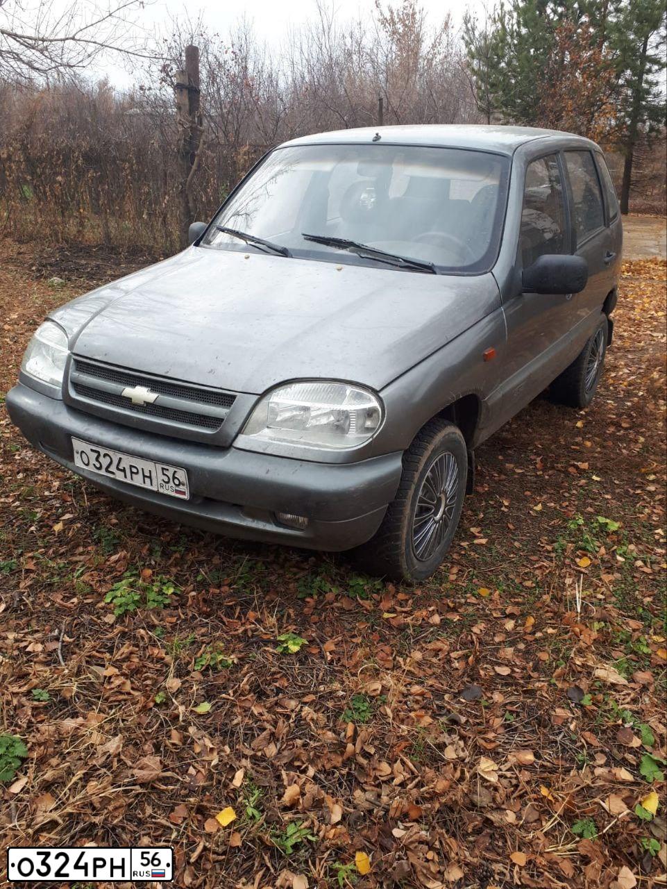 Фото автомобиля CHEVROLET NIVA, 2004 — госномер О324РН56. Цвет: ТЕМНО-СЕРЫЙ МЕТАЛЛИК