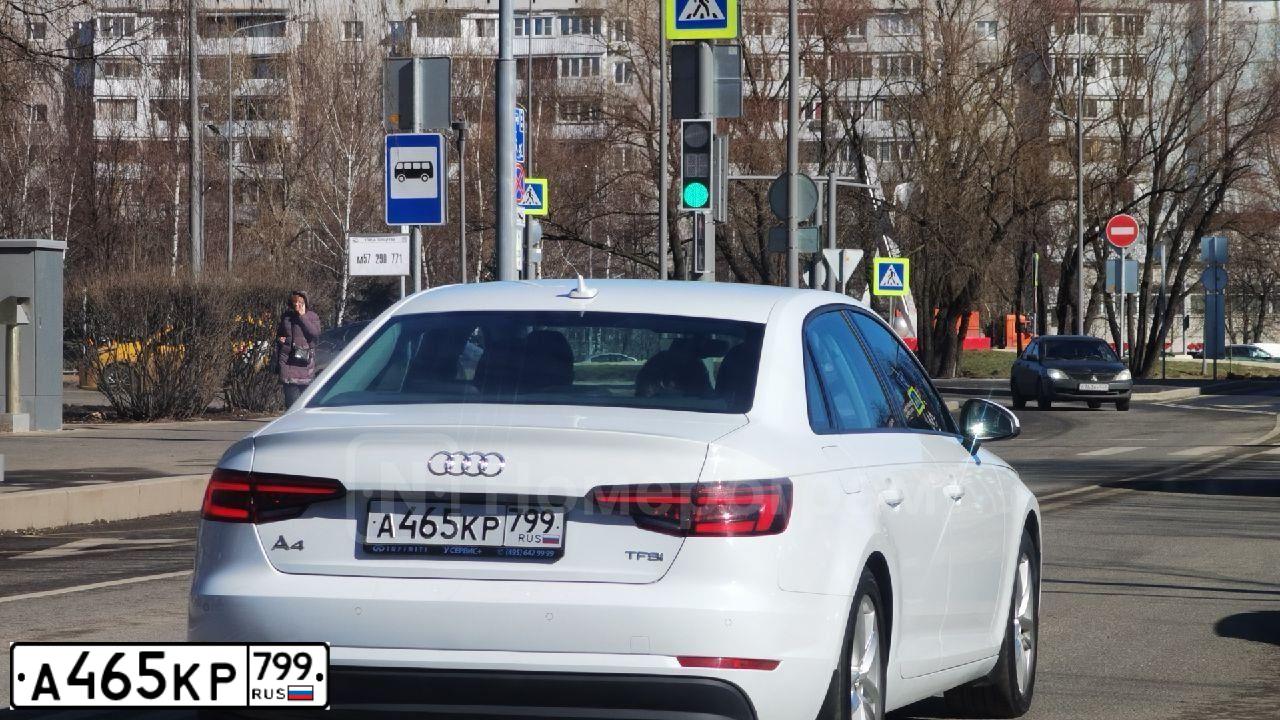 Фото автомобиля AUDI A4, 2018 — госномер У720КР977. Цвет: Белый