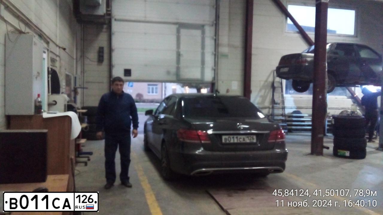Фото автомобиля МЕРСЕДЕС-БЕНЦ E 200, 2014 — госномер А201ОУ761. Цвет: ЧЕРНЫЙ