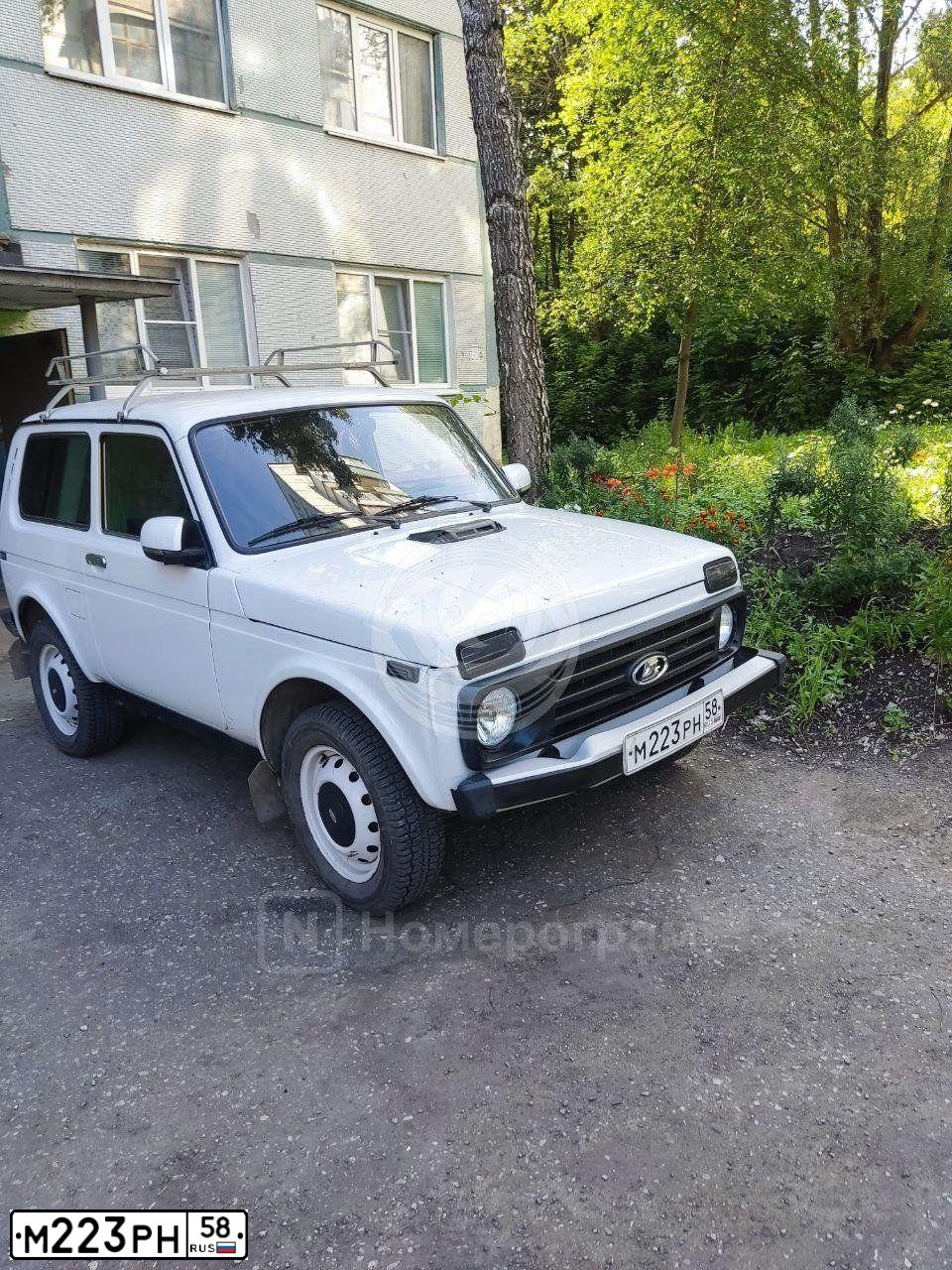 Фото автомобиля LADA 2121 NIVA, 2003 — госномер М223РН58. Цвет: ЯРКО-БЕЛЫЙ