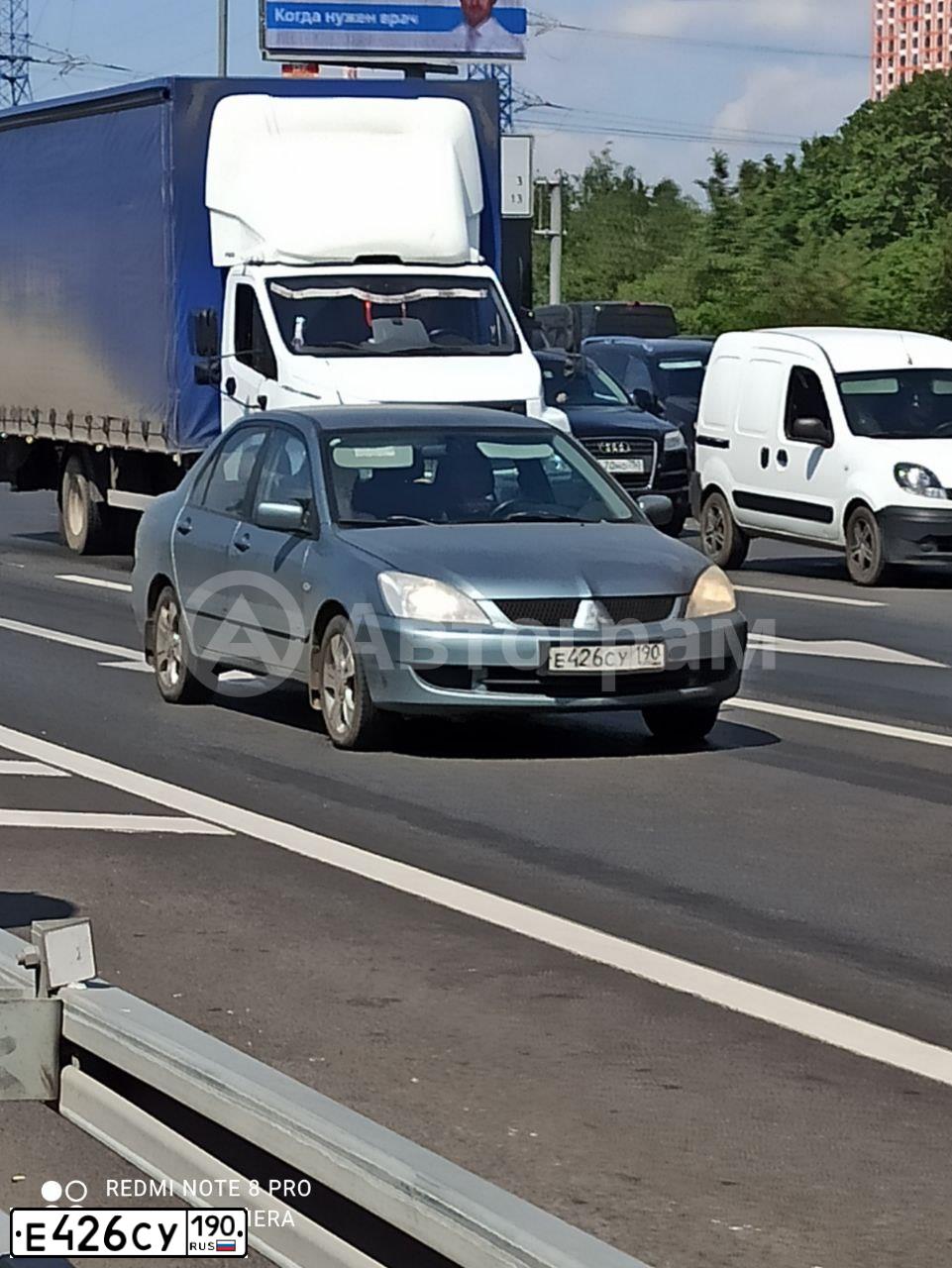 Фото автомобиля MITSUBISHI LANCER, 2006 — госномер Е426СУ190. Цвет: СЕРЫЙ