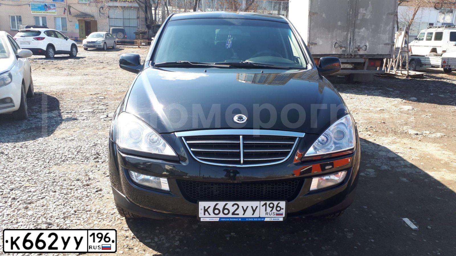 Фото автомобиля SSANGYONG KYRON, 2013 — госномер А978ВА196. Цвет: ЧЕРНЫЙ