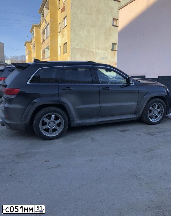 Фото автомобиля JEEP GRAND CHEROKEE, 2013 — госномер К300НХ51