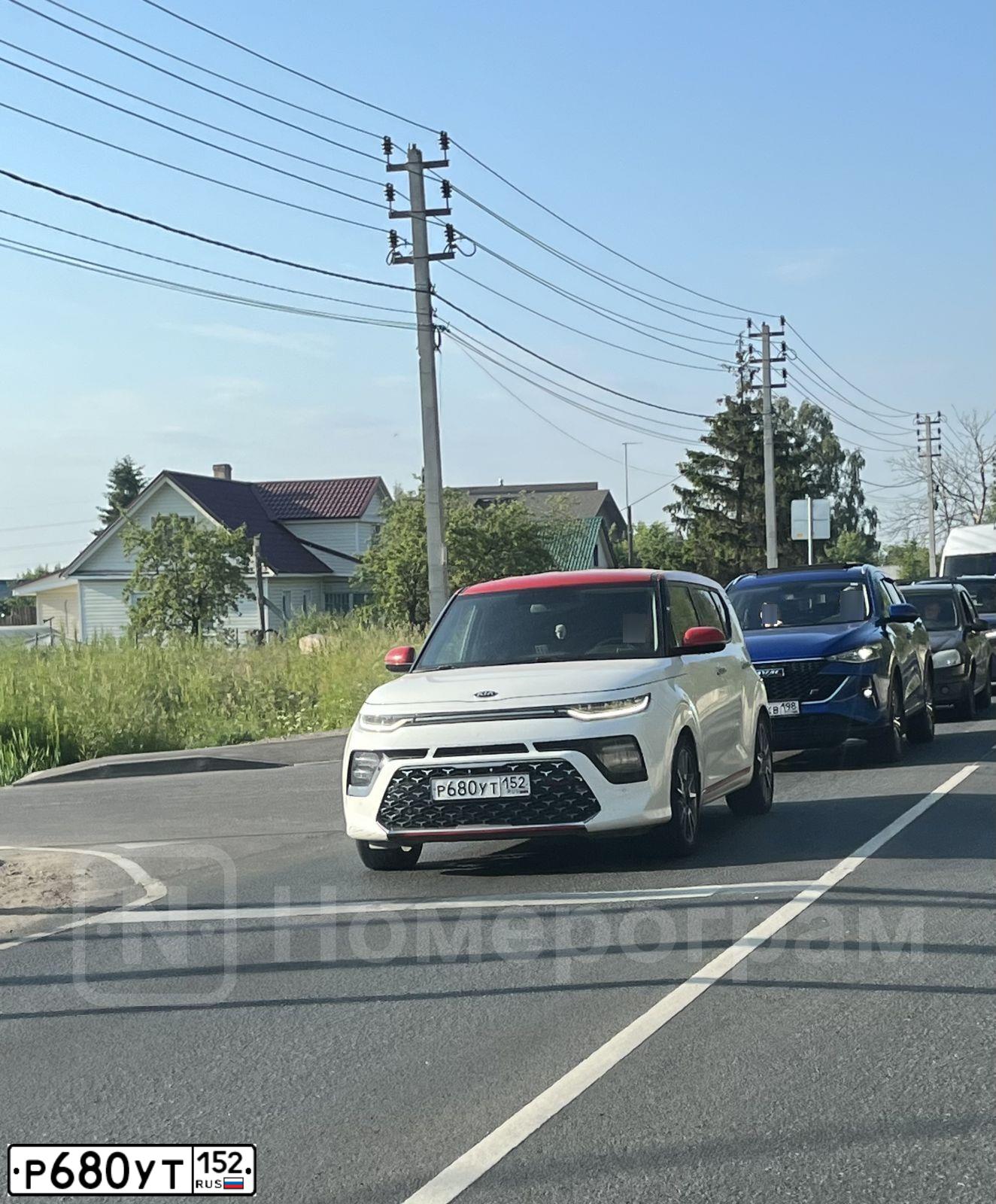 Фото автомобиля KIA SOUL, 2019 — госномер Р680УТ152. Цвет: БЕЛЫЙ