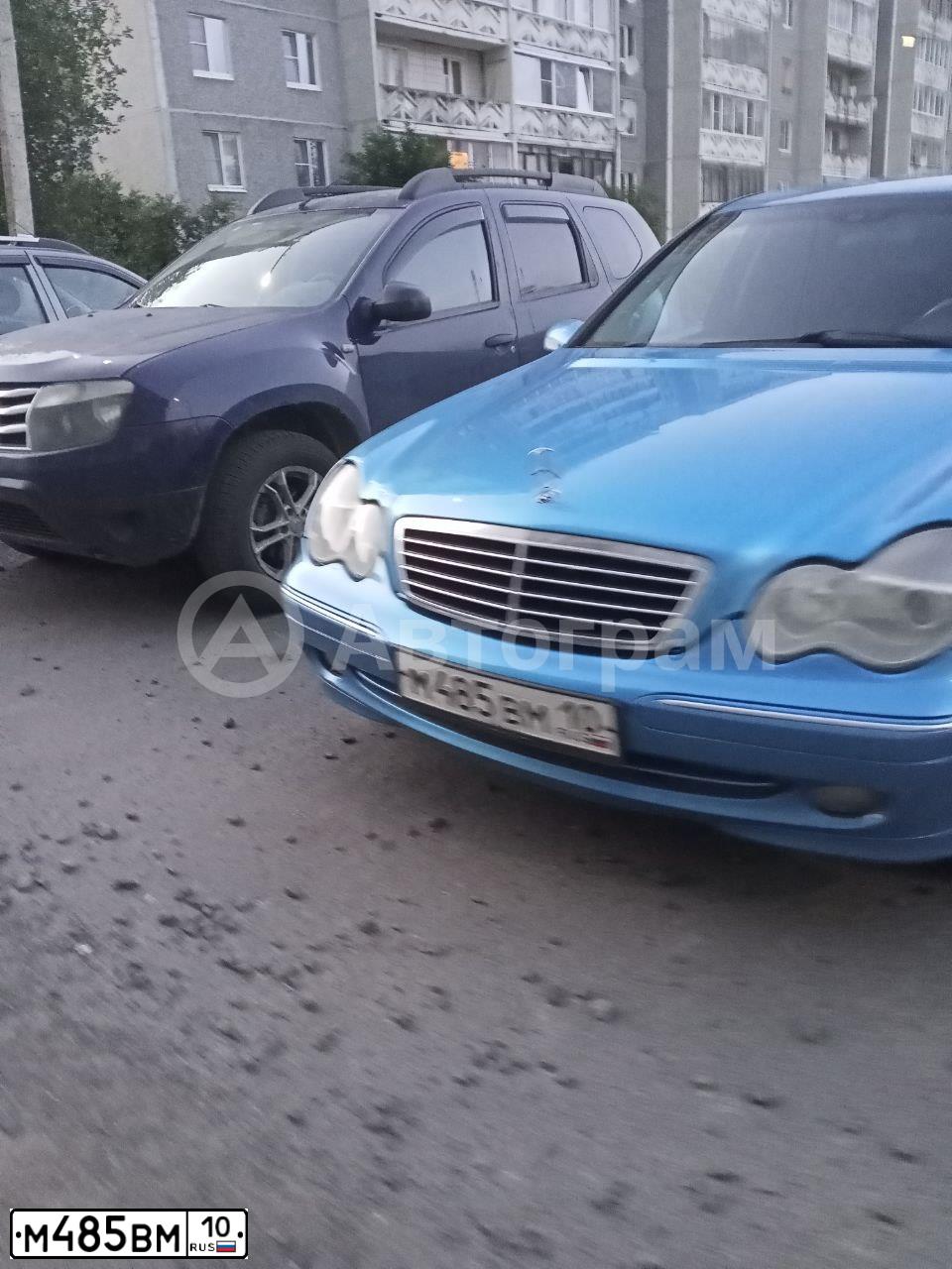 Фото автомобиля MERCEDES C-KLASSE, 2001 — госномер М485ВМ10. Цвет: ГОЛУБОЙ МЕТАЛИК