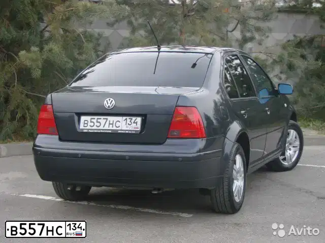 Фото автомобиля VOLKSWAGEN BORA, 2001 — госномер В557НС134. Цвет: ЧЕРНЫЙ