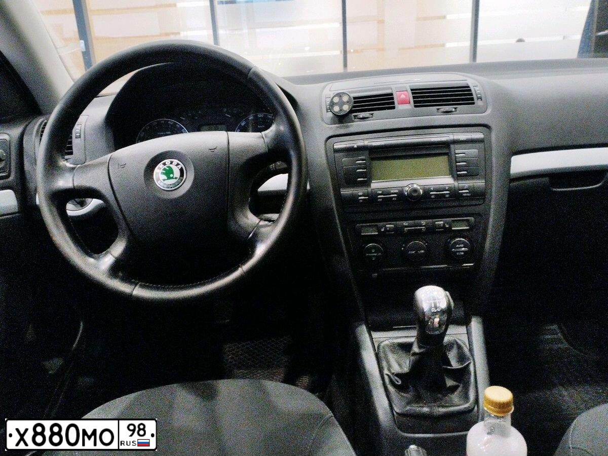 Фото автомобиля SKODA OCTAVIA, 2008 — госномер К261МН53. Цвет: СЕРЕБРИСТЫЙ