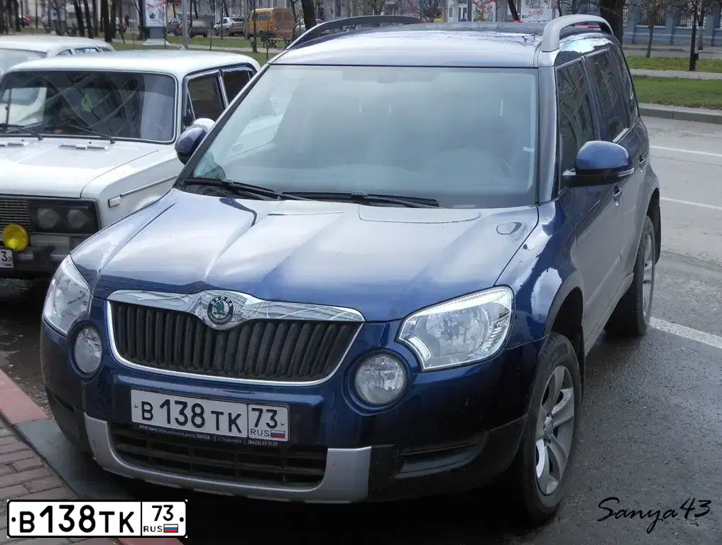 Фото автомобиля SKODA YETI, 2013 — госномер О739МР196. Цвет: Темно-синий