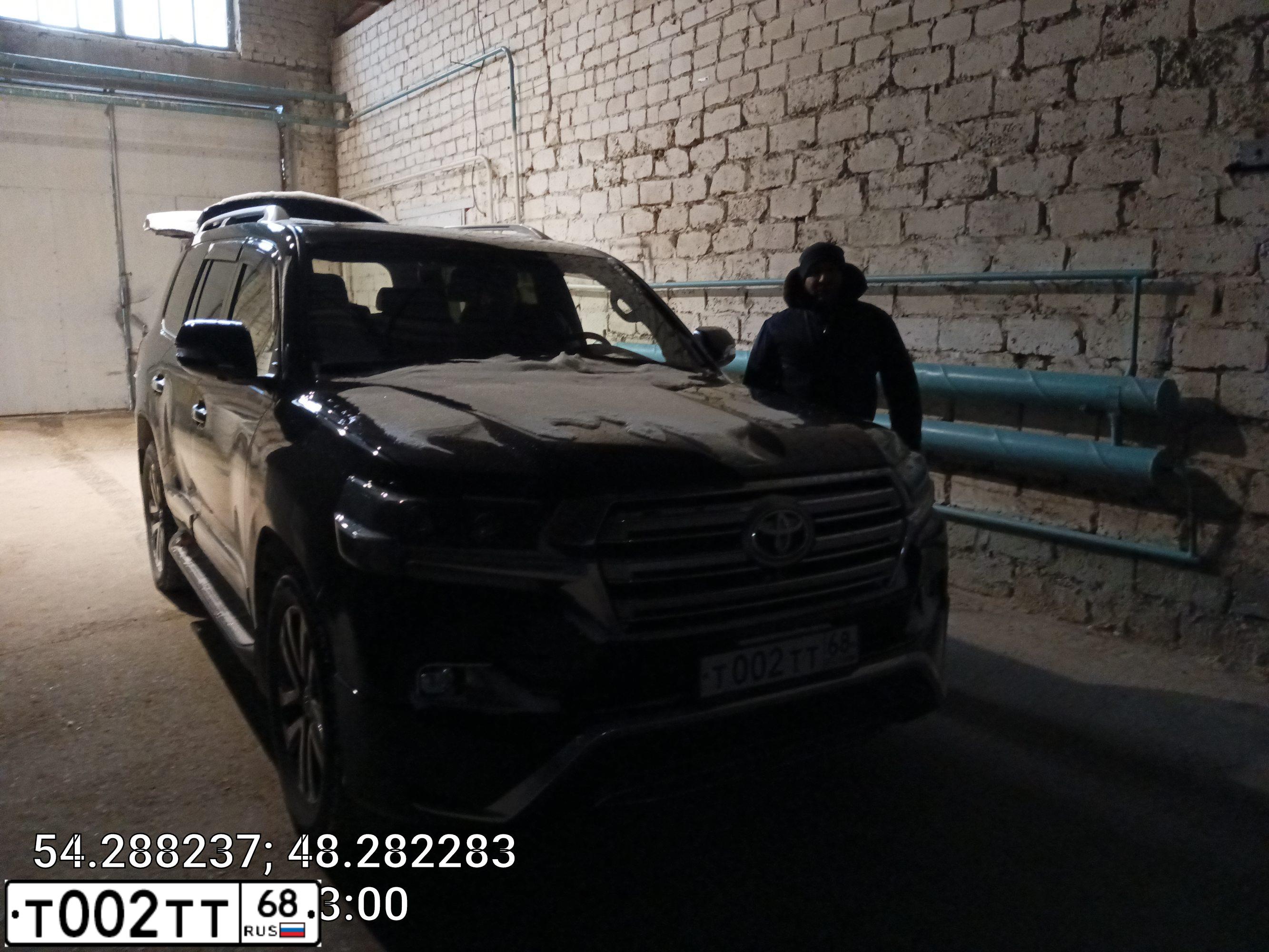 Фото автомобиля TOYOTA LANDCRUISER 200, 2014 — госномер Т002ТТ68. Цвет: ЧЕРНЫЙ
