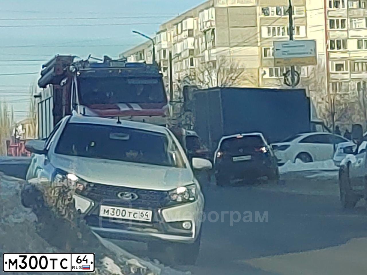 Фото автомобиля LADA 2114 SAMARA, 2006 — госномер М300ТС64. Цвет: СЕРО-СИНЕ-ЗЕЛЕНЫЙ