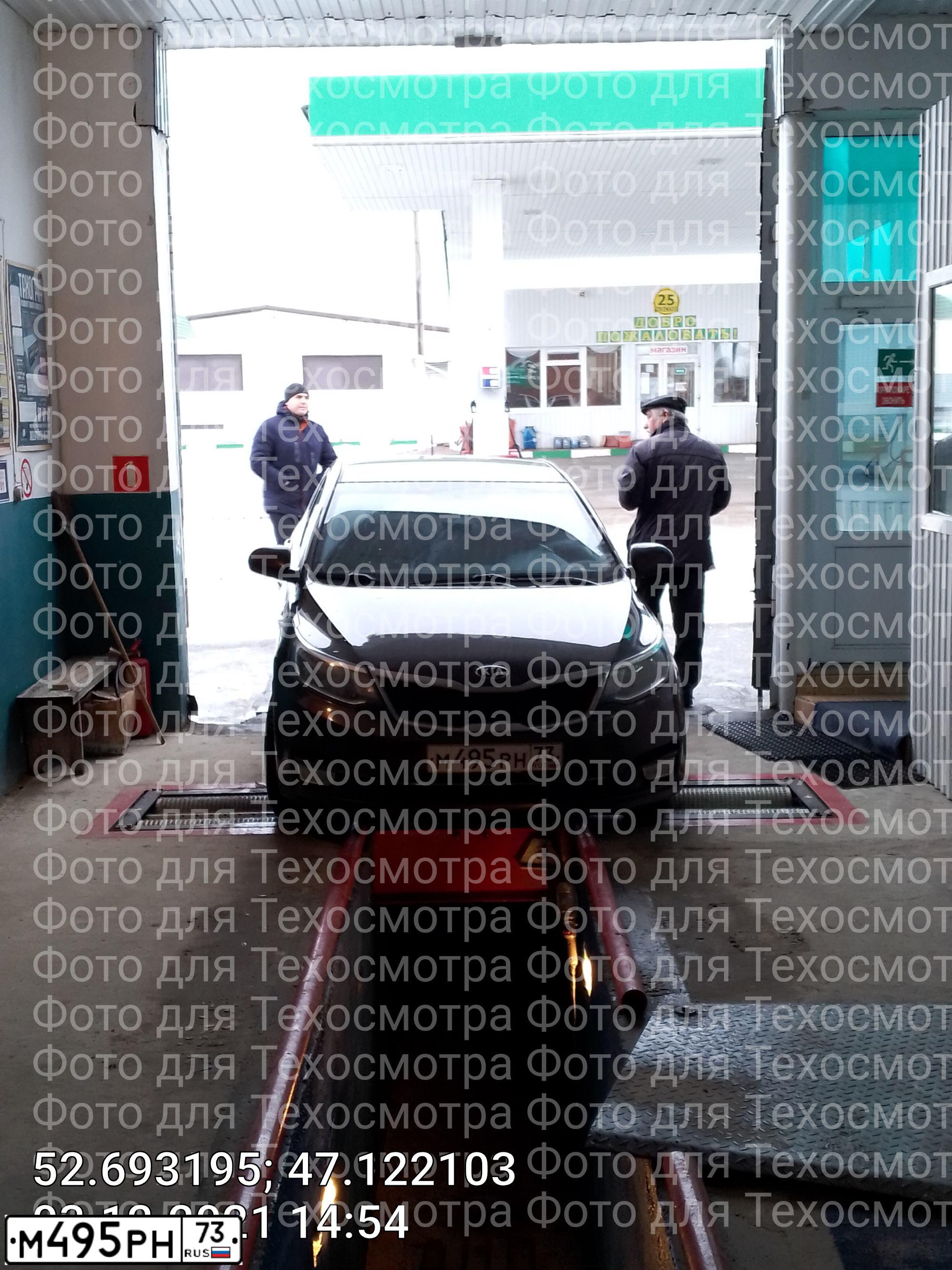 Фото автомобиля KIA RIO, 2015 — госномер Т378ВМ790. Цвет: Коричневый