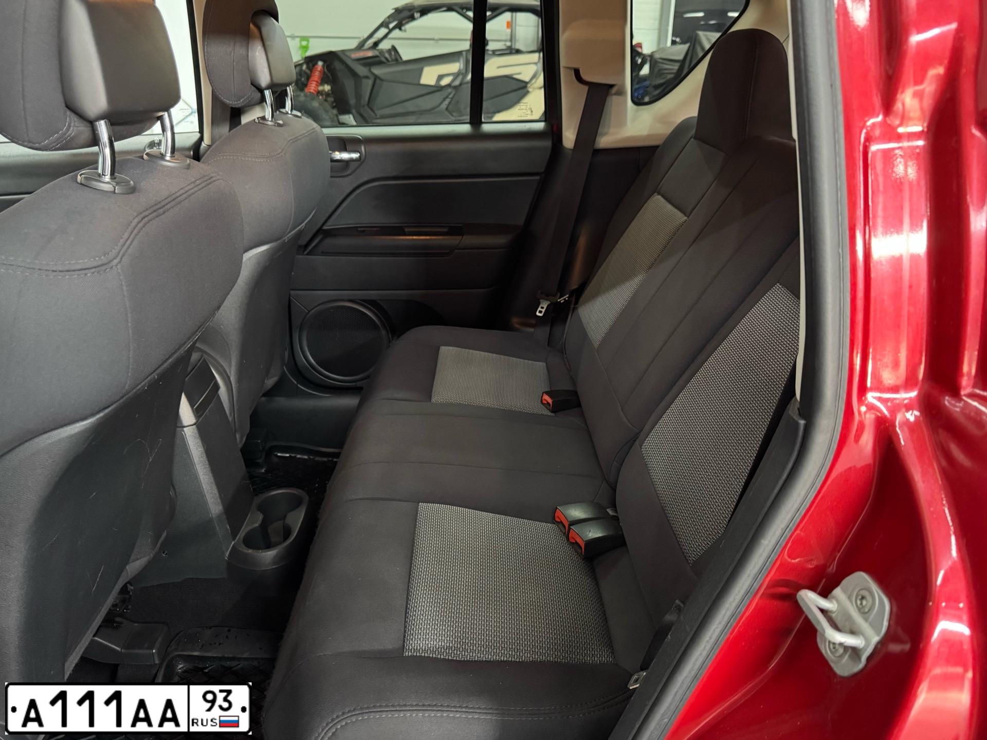 Фото автомобиля NISSAN NOTE, 2011 — госномер В246АТ123. Цвет: СЕРЫЙ