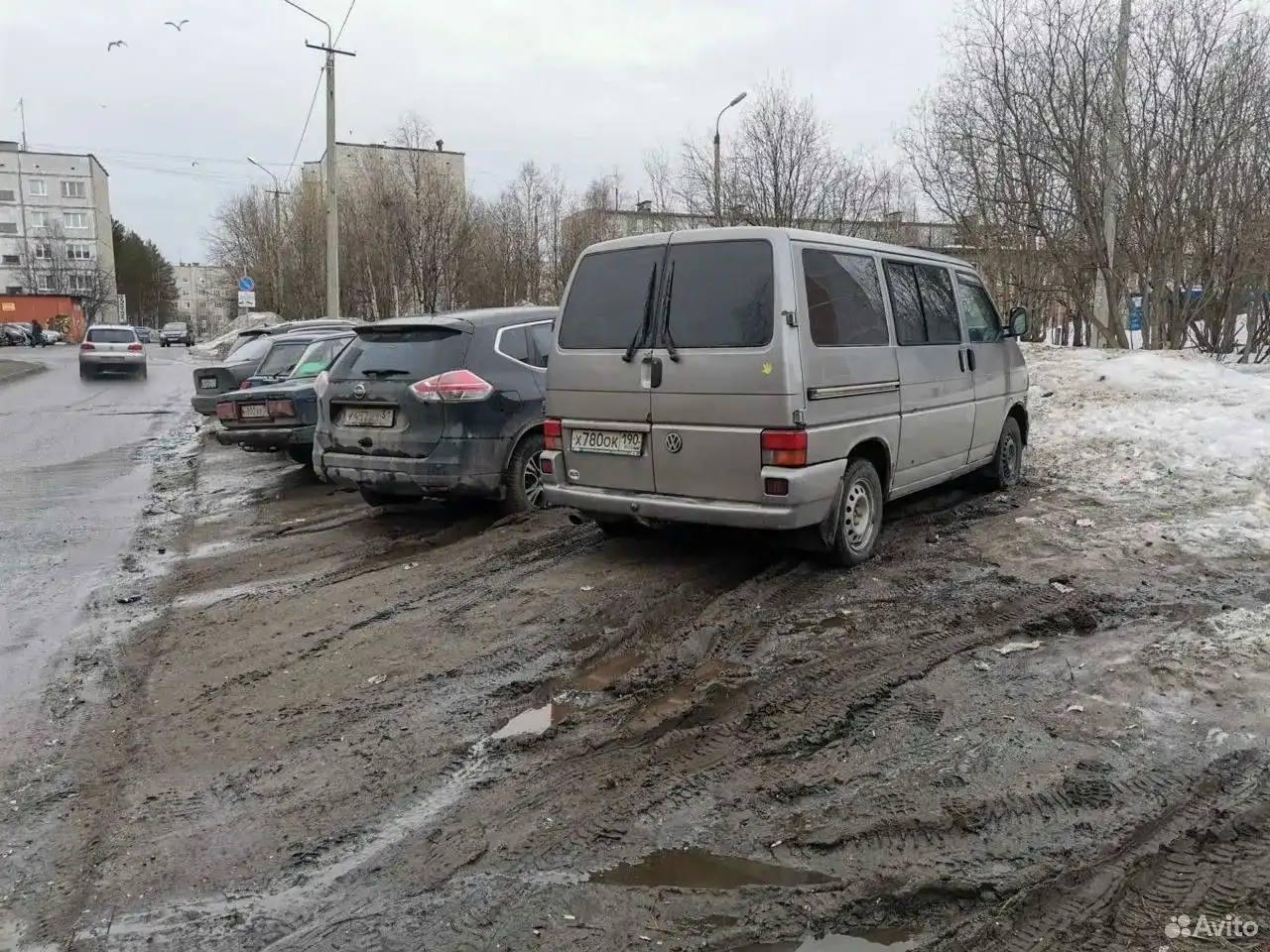 Фото автомобиля VOLKSWAGEN MULTIVAN, 1999 — госномер Т012АА177. Цвет: СЕРЫЙ