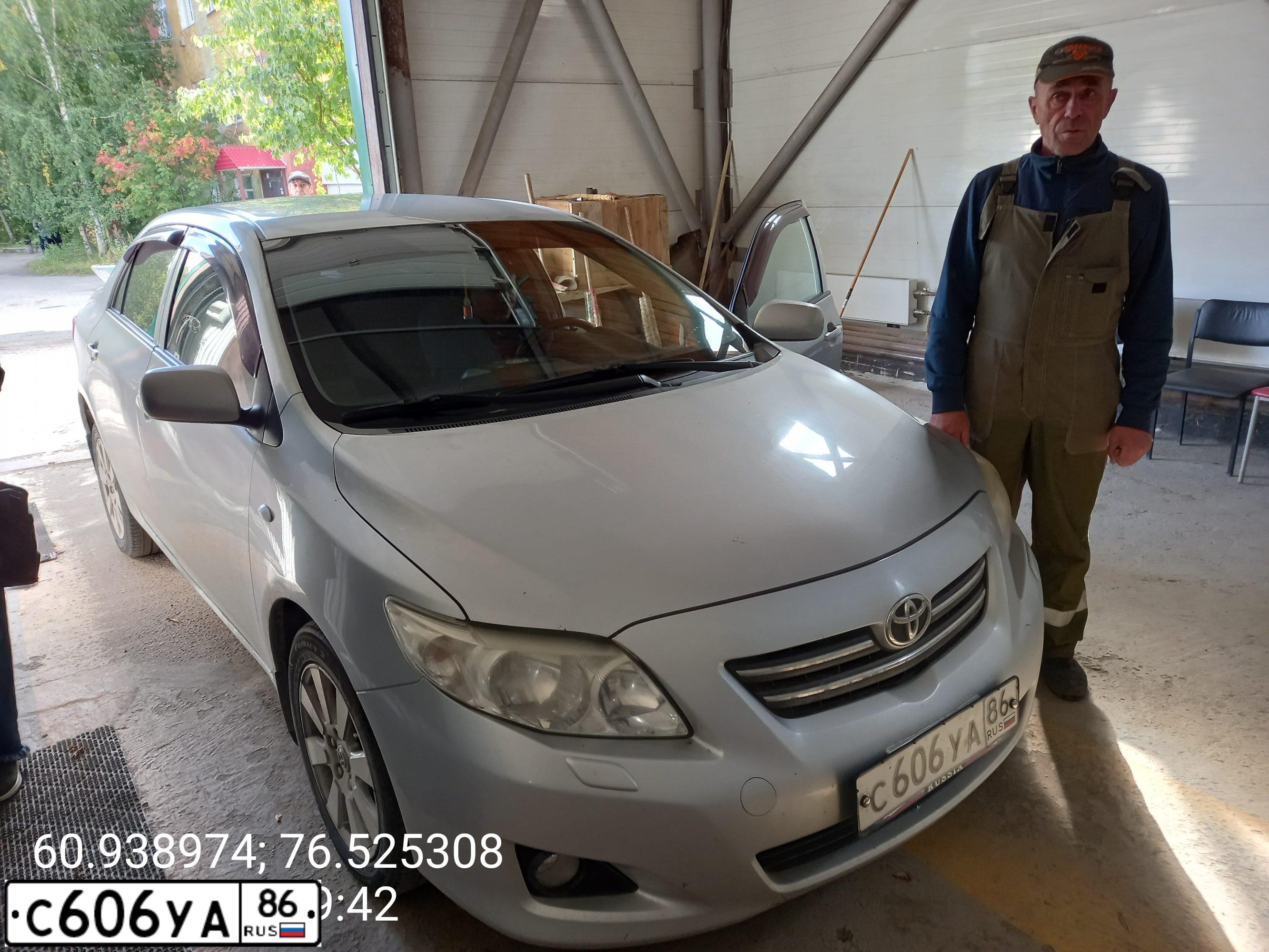 Фото автомобиля TOYOTA COROLLA, 2008 — госномер Р899ОК186. Цвет: СЕРЕБРИСТЫЙ
