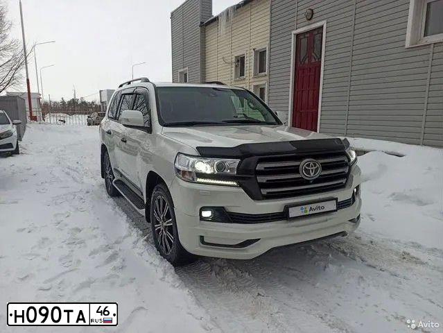 Фото автомобиля TOYOTA LANDCRUISER 200, 2015 — госномер О151МЕ19. Цвет: Белый