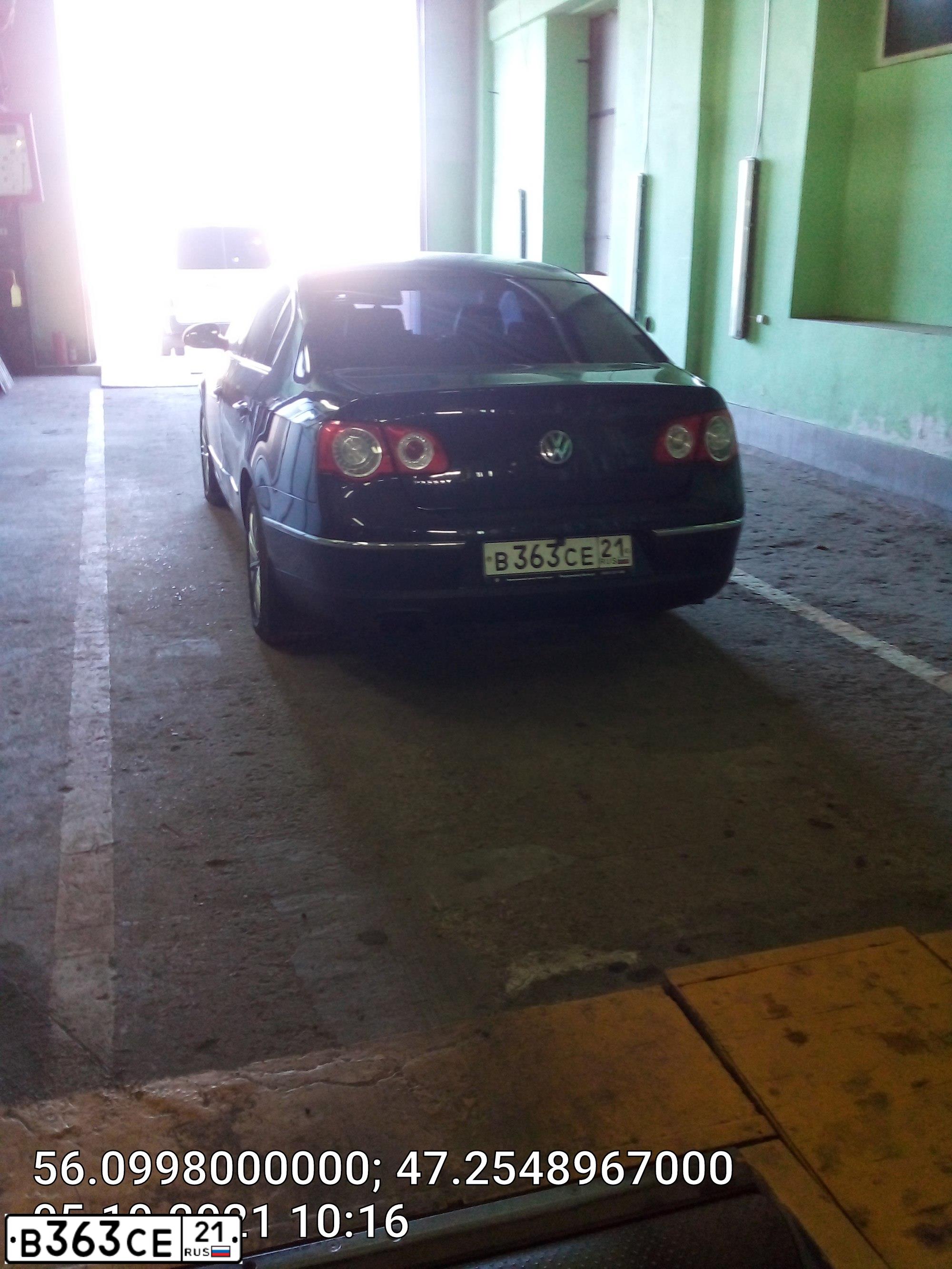 Фото автомобиля VOLKSWAGEN PASSAT, 2010 — госномер В363СЕ21. Цвет: ЧЕРНЫЙ