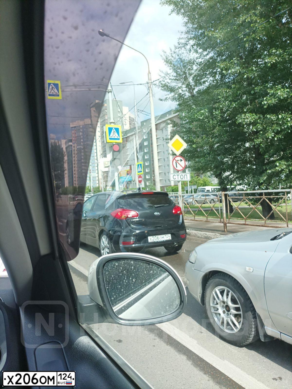 Фото автомобиля KIA CEE'D, 2017 — госномер Х206ОМ124. Цвет: ЧЕРНЫЙ