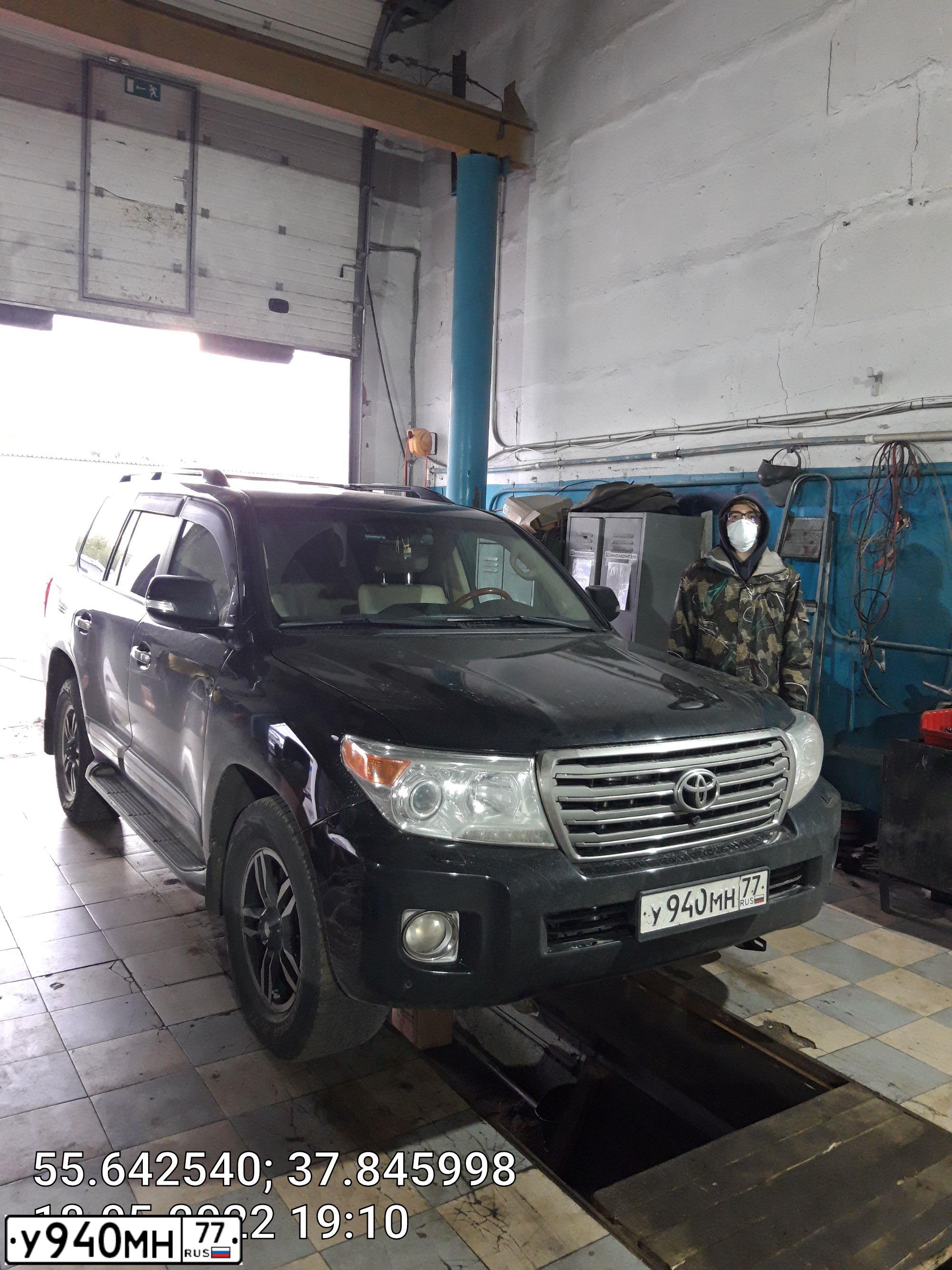 Фото автомобиля TOYOTA LANDCRUISER 200, 2014 — госномер С660РР799. Цвет: ЧЕРНЫЙ
