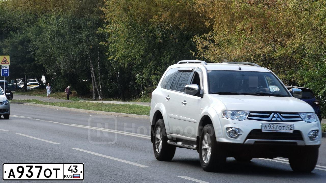 Фото автомобиля MITSUBISHI PAJERO SPORT, 2014 — госномер А937ОТ43. Цвет: Белый