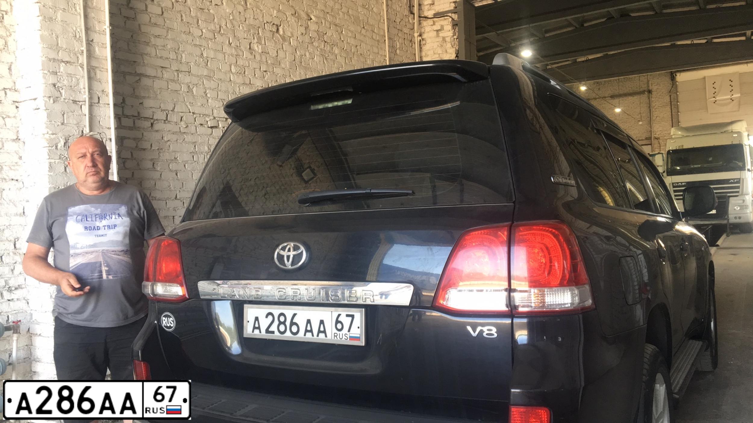 Фото автомобиля TOYOTA LANDCRUISER 200, 2010 — госномер А286АА67. Цвет: ЧЕРНЫЙ