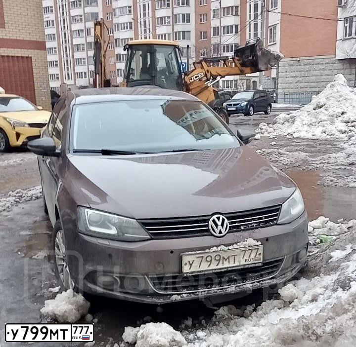 Фото автомобиля VOLKSWAGEN JETTA, 2014 — госномер У799МТ777. Цвет: КОРИЧНЕВЫЙ