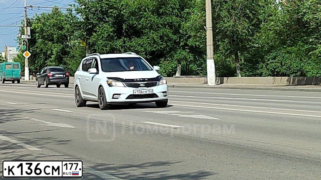 Фото автомобиля FORD FOCUS, 2007 — госномер А169ХЕ799. Цвет: Красный