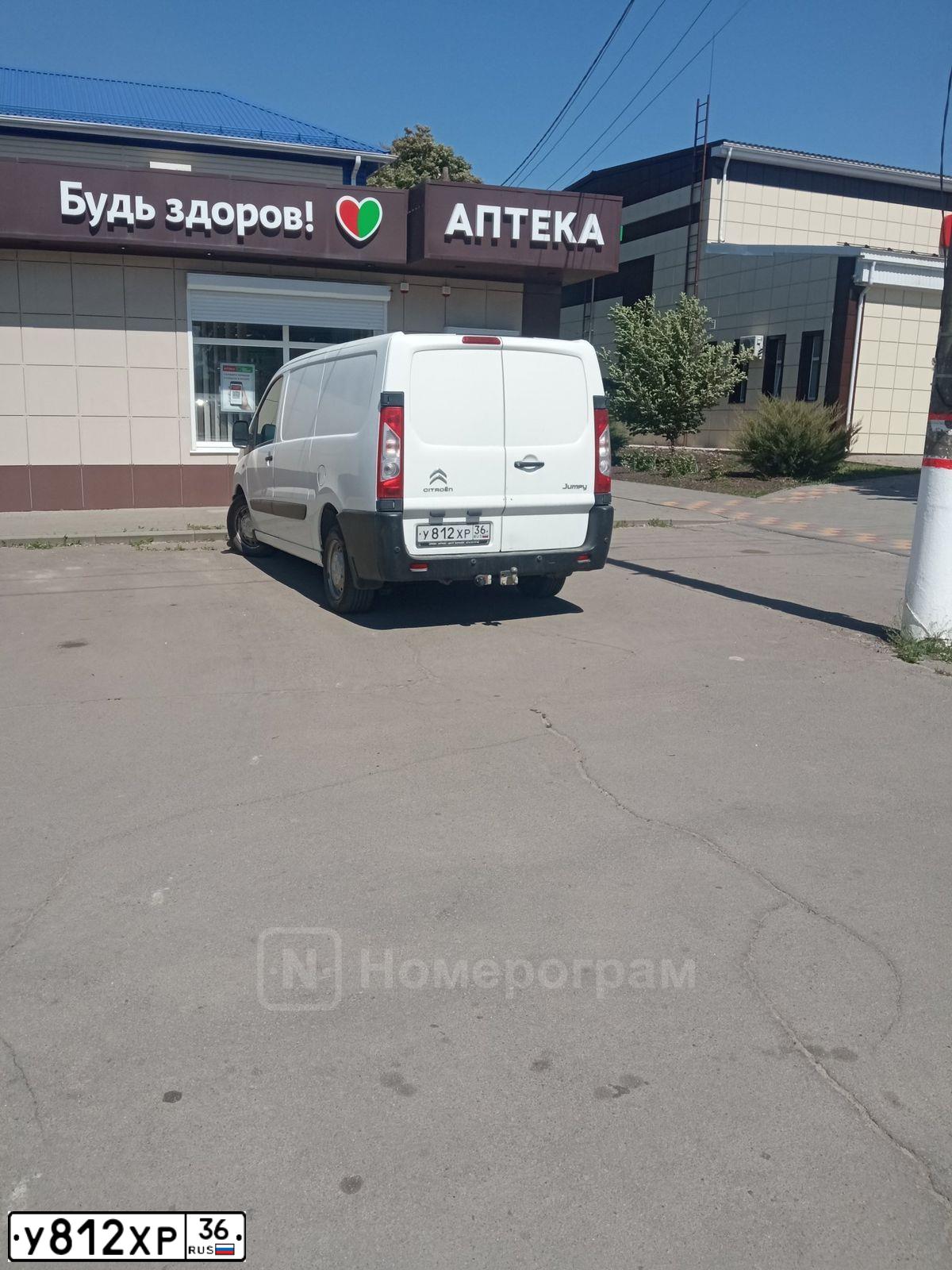 Фото автомобиля CITROEN JUMPY, 2013 — госномер У812ХР36. Цвет: БЕЛЫЙ
