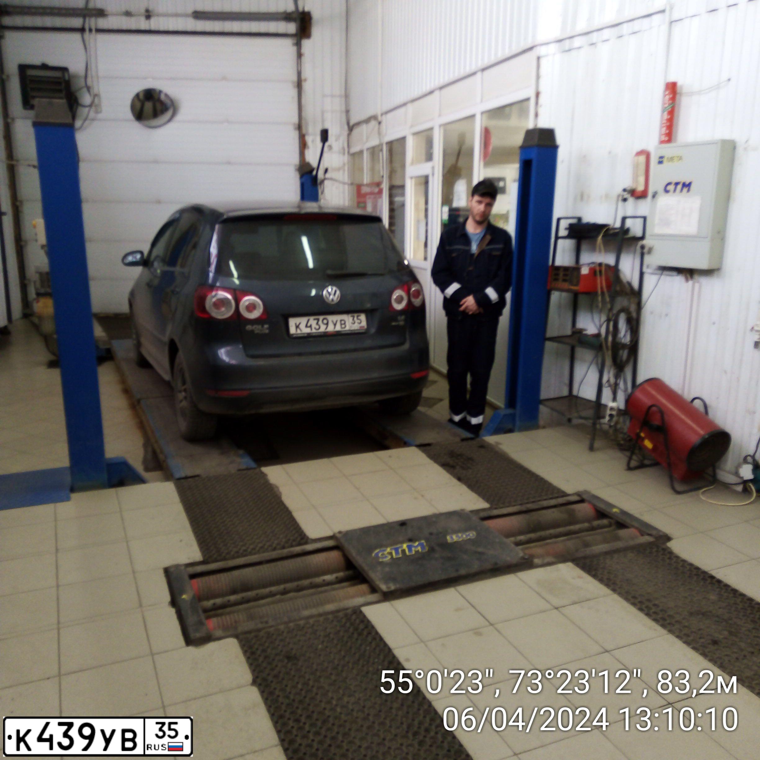 Фото автомобиля VOLKSWAGEN GOLF PLUS, 2009 — госномер А426АН155. Цвет: Серо-Синий
