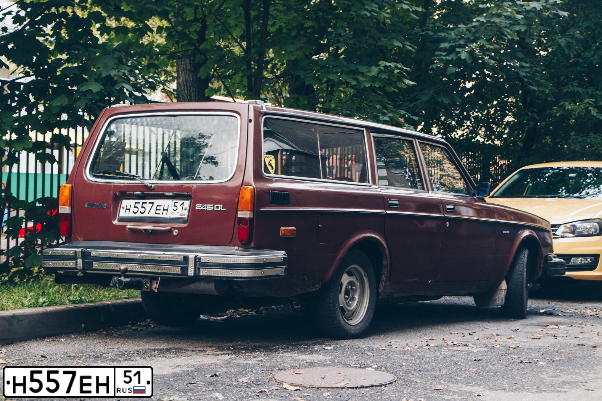 Фото автомобиля OPEL VECTRA, 1993 — госномер Н557ЕТ51. Цвет: СЕРЫЙ